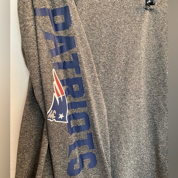 NFL PATRIOTS TEAM APPAREL 1/3 ZIP GRAY LOGO LONG SLEEVE TOP SIZE LARGE - Picture 3 of 6